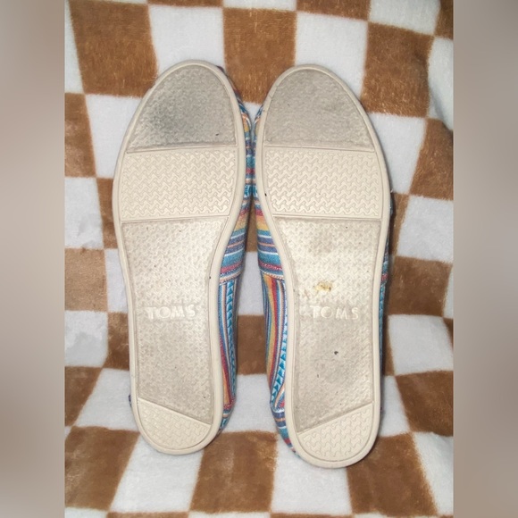 Toms woman’s size 8.5 slip on shoe - Picture 4 of 5